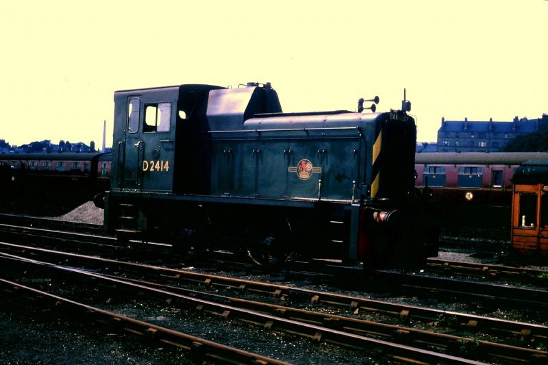 D2414 Dundee: Photo of D2414 Dundee