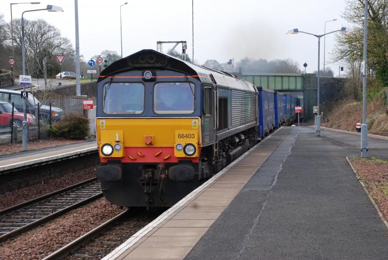 66403 at Dunblane : 66403 passes Dunblane with a Grangemouth to Aberdeen Photo of 66403 at Dunblane