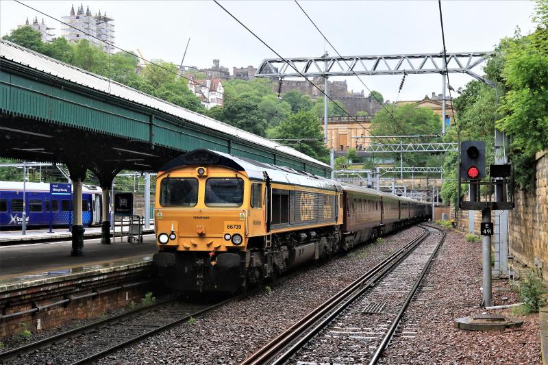 1Z58: 66739 on 1Z58 07.30 Dundee to Edinburgh arriving at platform 19 Waverley on 09/06/2017 Photo of 1Z58