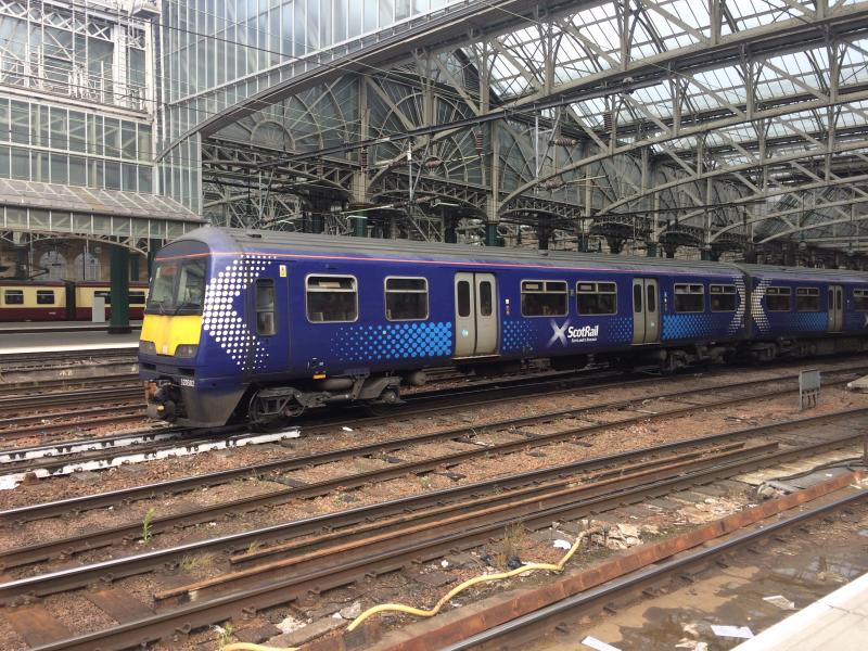 Photo of 320302 at Glasgow Central