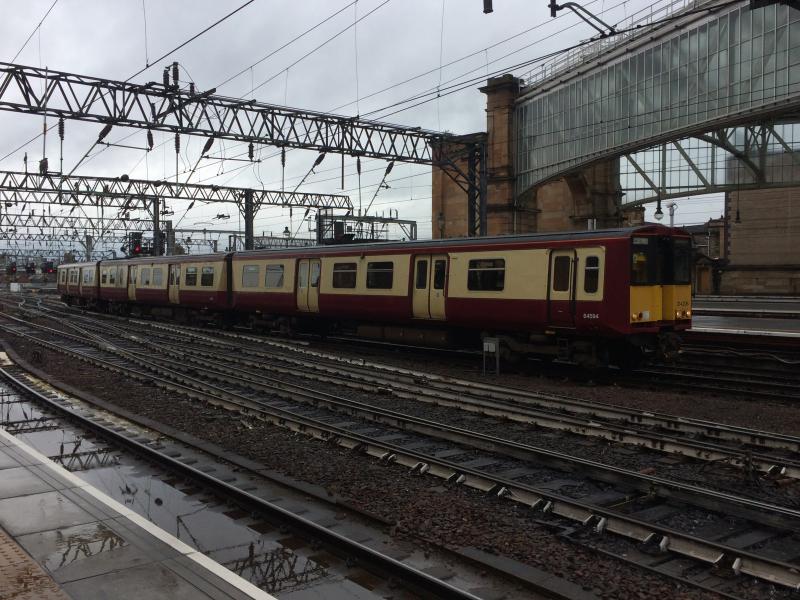 314206 arriving Glasgow Central: 314206 arrives at Glasgow Central after forming the 2O30 10:51 Cathcart Circle service on Tuesday 27th June 2017. Photo of 314206 arriving Glasgow Central