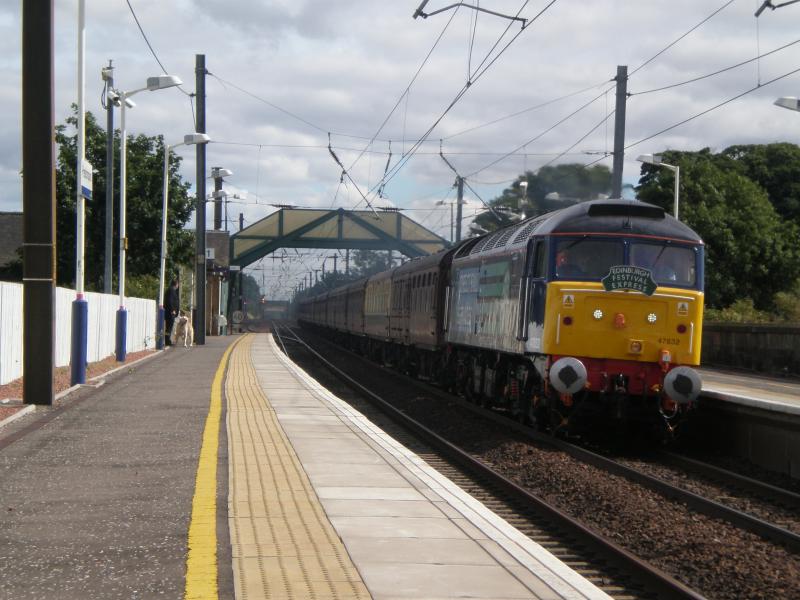 47 832 With 1Z87 through Prestonpans: 47 832 With 1Z87 through Prestonpans Photo of 47 832 With 1Z87 through Prestonpans