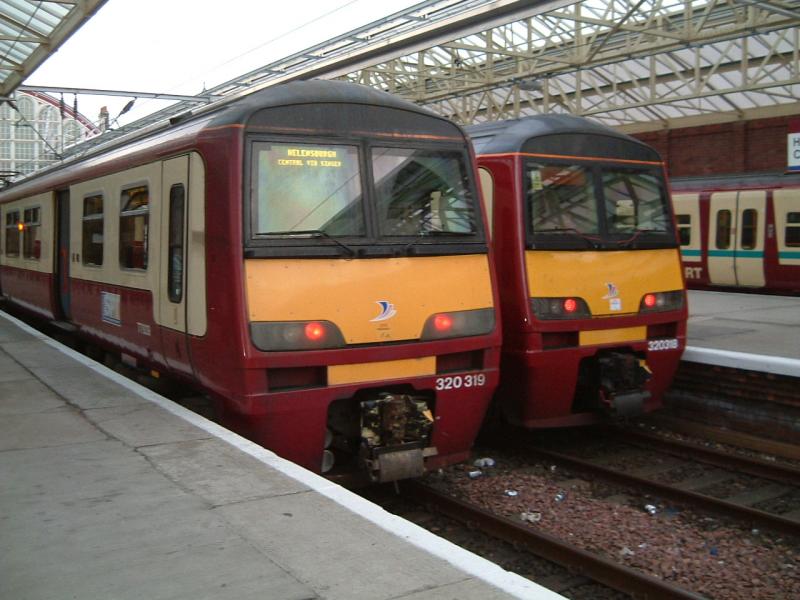 Photo of 320319 & 320318 at Helensburgh Central