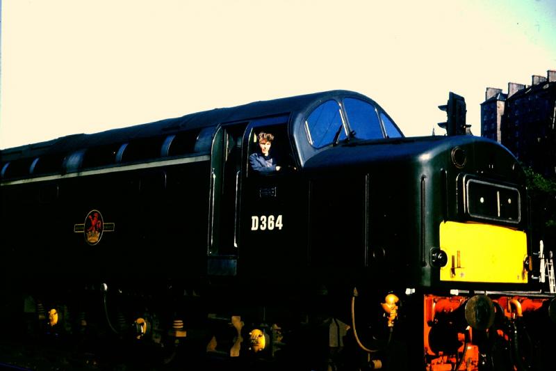 D364 Edinburgh: Fireman R Lowden on D364 prior to working 17:45 class 1 to Aberdeen. Photo of D364 Edinburgh