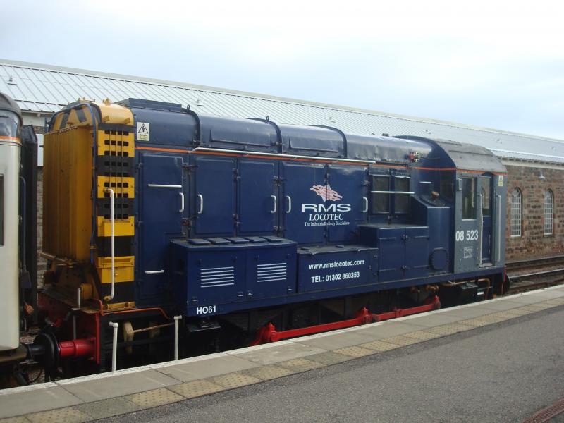 08523 RMS Locotec at Inverness: Pictured on 11/8/17 at Inverness Station waiting to move Caledonian Sleeper coaches to their sidings for cleaning after arriving in from London. Photo of 08523 RMS Locotec at Inverness