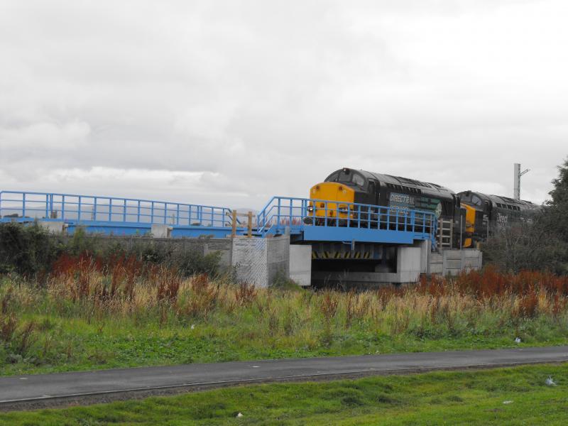 1Z37 0750 Edinburgh to Oban Northern Belle: 37602 leads 37609 as they approach Carmuirs West with the Northern Belle this morning. Photo of 1Z37 0750 Edinburgh to Oban Northern Belle