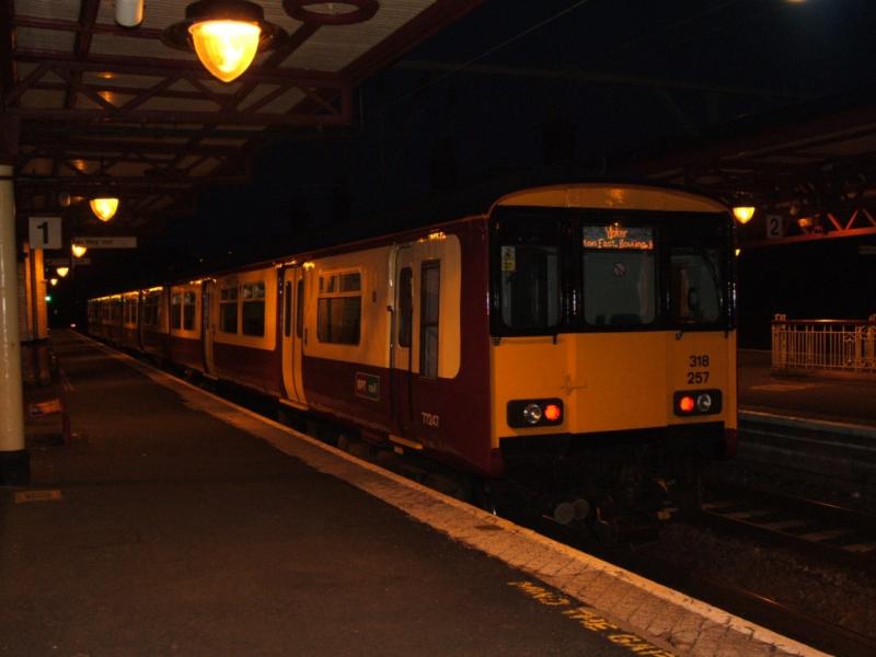 Photo of 318257 at Dumbarton Central