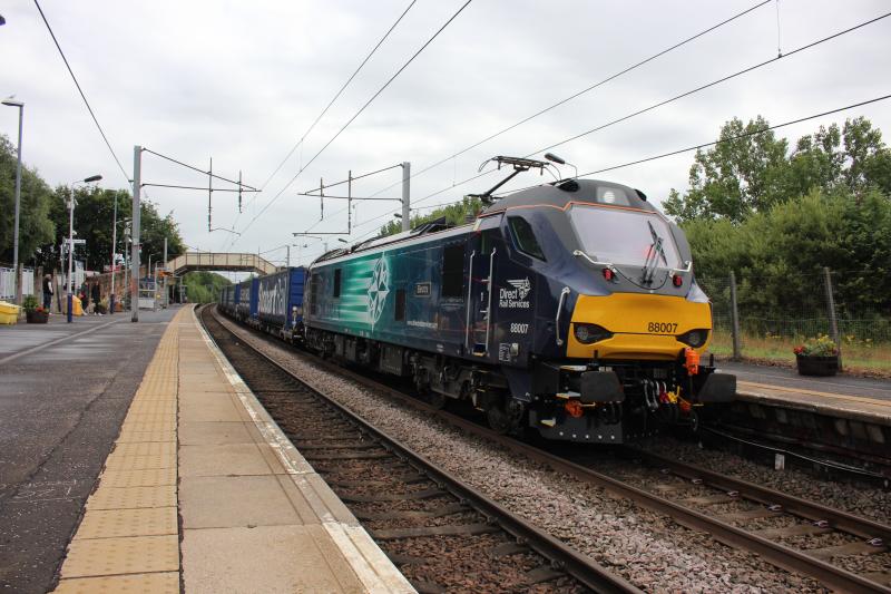 tesco train new order 88007: the 4s43 daventry - mossend passing wishaw around 18 late
sat 12th august 2017 Photo of tesco train new order 88007