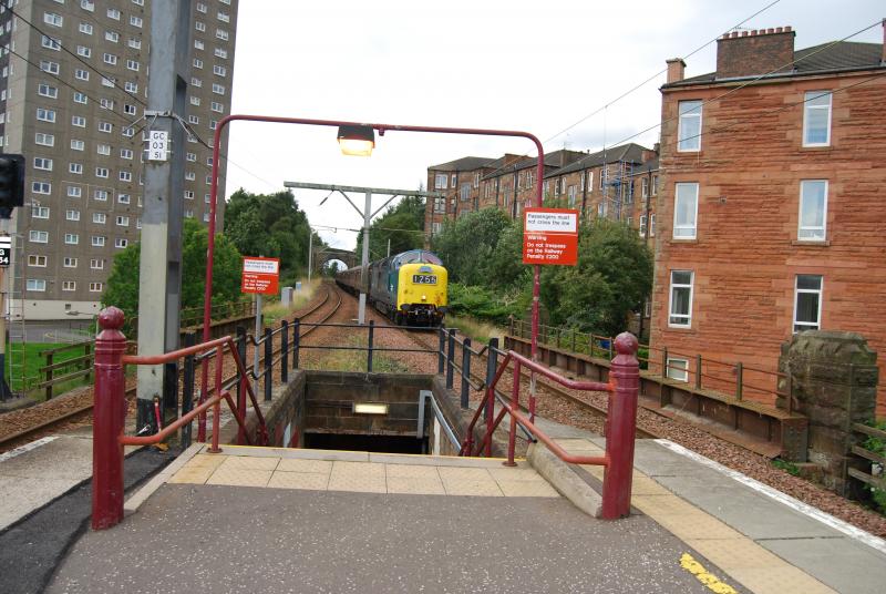 50022 Enters Pollokshaws East Station: 55022 About to enter Pollokshaws East STation on 1Z55 SRPS Glasgow & Suburban Tour Photo of 50022 Enters Pollokshaws East Station