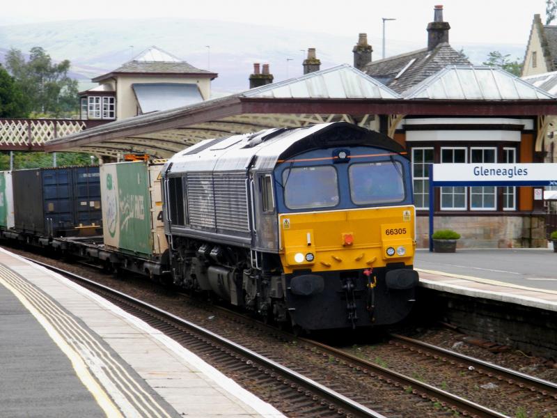66305 @ Gleneagles - 27 August 2017: Powering north, with the Grangemouth to Aberdeen Craiginches Sunday afternoon intermodal freight Photo of 66305 @ Gleneagles - 27 August 2017