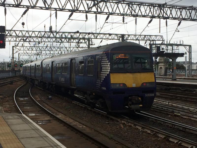 Photo of 320320 and 320306 departs Glasgow Central