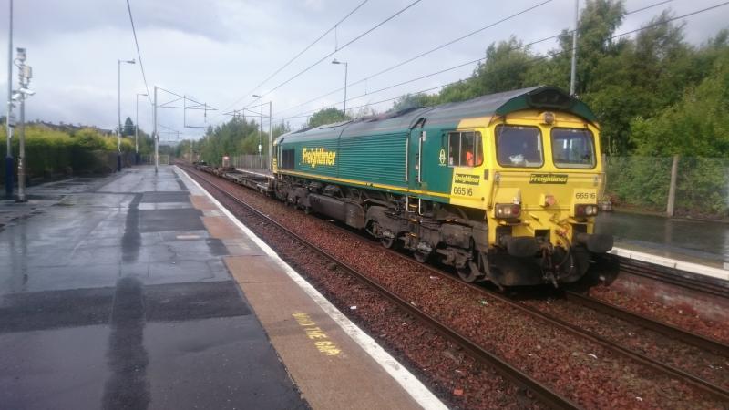 66516 at Coatbridge Central: 66516 passing through Coatbridge Central with the 4Z82 Coatbridge F.L.T. to York Yard South working (13.09.17). Photo of 66516 at Coatbridge Central