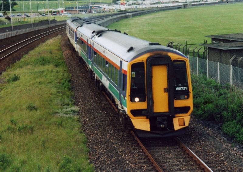 Passing Elliot Jct.JPG: 158 725 passes the former Elliot Junction south of Arbroath Photo of Passing Elliot Jct.JPG