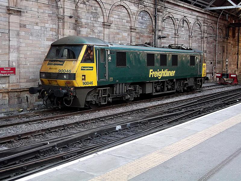 90046 at Edinburgh: Freightliner Operated 90046 waits at Edinburgh Waverley for its next turn of duty, on Sunday 27th October 2017 Photo of 90046 at Edinburgh