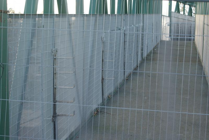 Kerse Road, Stirling temporary footbridge showing the utility carrier holders: Kerse Road, Stirling temporary footbridge showing the utility carrier holders. 12.11.17 Photo of Kerse Road, Stirling temporary footbridge showing the utility carrier holders
