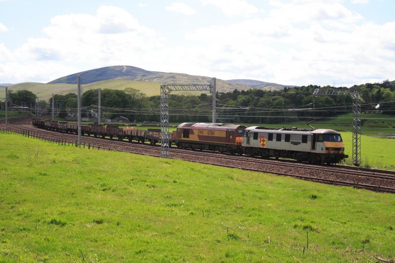 6S50: 90027 with 67014 on 6S50 12.50 Carlisle to Millerhill engineers train in Abington loops on 21/05/2007 Photo of 6S50
