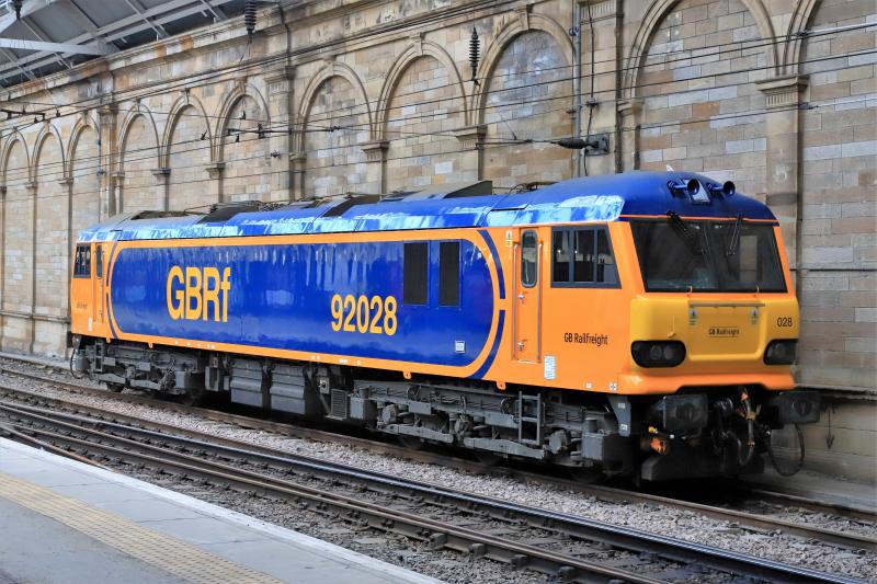 92028: 92028 stabled in Edinburgh Waverley on 18/11/2017 Photo of 92028