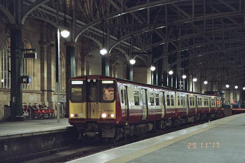 Class 314 No. 314201 at Glasgow Central: The 1840 Glasgow Central to Wemyss Bay on 29 Nov 2017 Photo of Class 314 No. 314201 at Glasgow Central