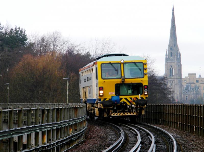 DR73915 'William Arrol', SB Rail @ Perth - 22 December 2017: 08-16/4x4C-RT switch & crossing tamper, heading north to Aberdeen, over Moncrieffe viaduct, with a misty background Photo of DR73915 'William Arrol', SB Rail @ Perth - 22 December 2017