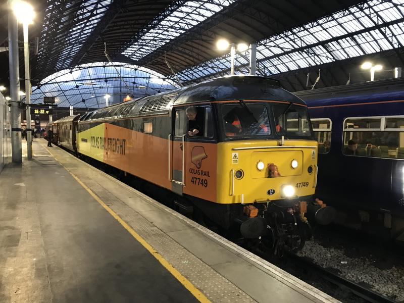 47749 73971 240118 2Z03 Glasgow QS: Photo of 47749 73971 240118 2Z03 Glasgow QS
