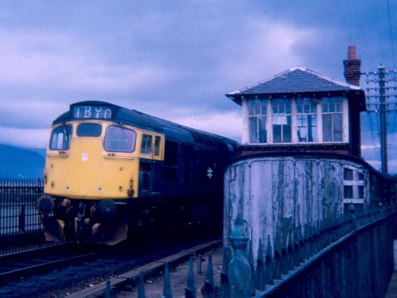 27 but where ?: Anybody identify this location please ? Photo of 27 but where ?