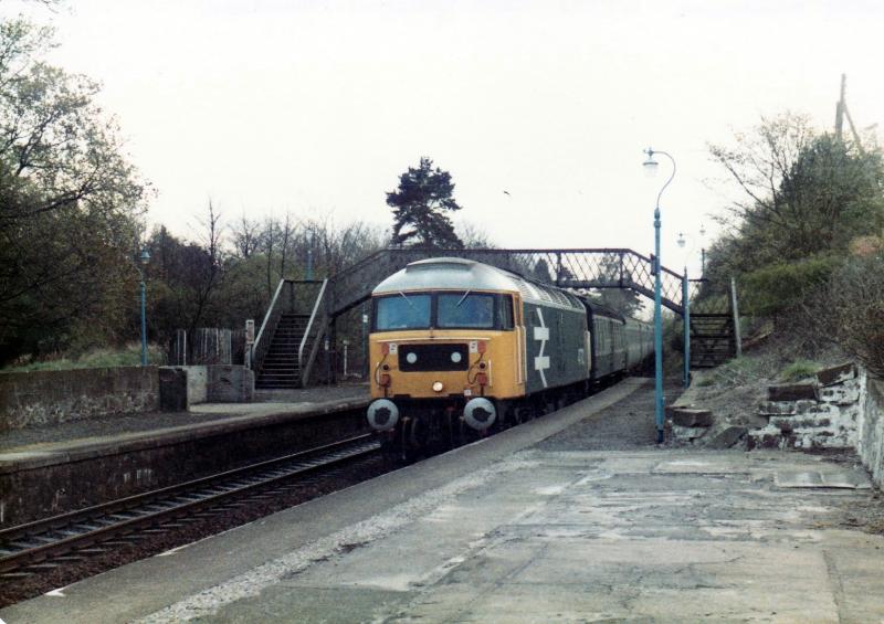 47712 Invergowrie: 47712 hurries towards Dundee through Invergowrie working 15:35 Queen St - Aberdeen, 23/4/1981. Photo of 47712 Invergowrie