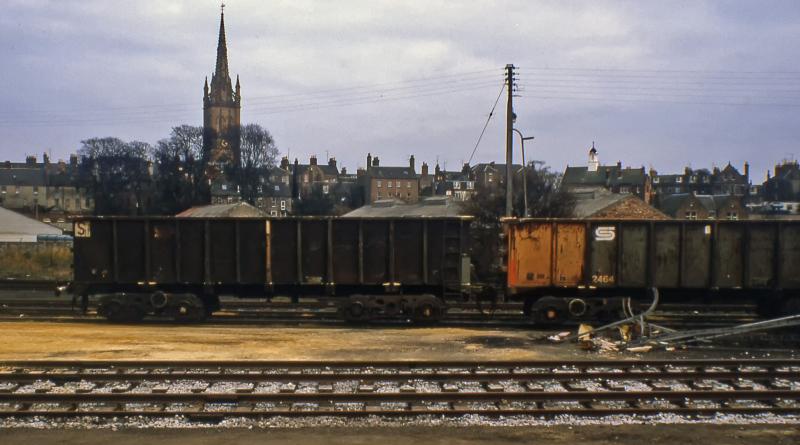 Lime wagons at Montrose: PTA wagons at Montrose (1984)
Photo by Ian Lord Photo of Lime wagons at Montrose