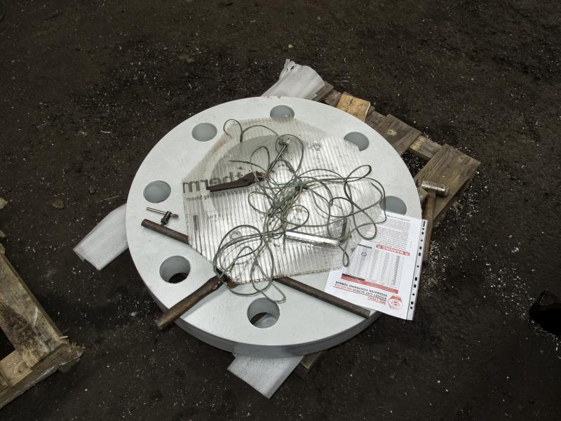 FERRYHILL TURNTABLE 8.2.18 (5).jpg: THE ENORMOUS STEEL BOLTS IN THE NEXT PIC WILL GO THRO' THIS NEWLY MANUFACTURED PLATE. Photo of FERRYHILL TURNTABLE 8.2.18 (5).jpg