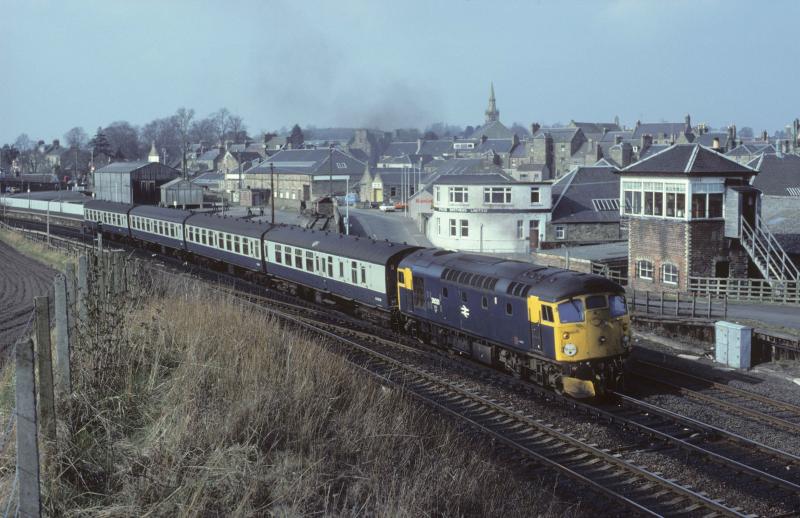 Photo of Loco hauled in Fife 1980's style #2