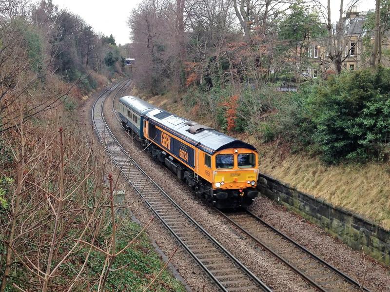 Photo of 66724 at Morningside (Edinburgh Sub)