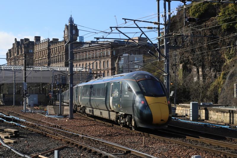 800003 on the rear with 800004 on 5X70: 800003 on the rear with 800004 on 5X70 10.20 Doncaster Carr to Edinburgh approaching platform 2 Waverley on 19/03/2018 Not an Azuma as it is GWR Photo of 800003 on the rear with 800004 on 5X70