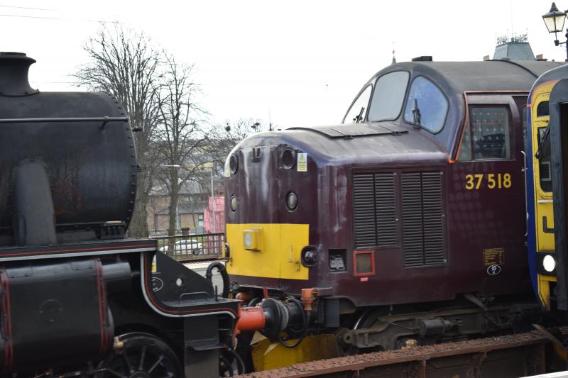 5Z60 and 1Y44 meet at Dumbarton Central: 1Y44 just sneaks into the shot of WCRC 37518 and Black 5 44871 on 5Z60 at Dumbarton Central on 28 March 2018 Photo of 5Z60 and 1Y44 meet at Dumbarton Central