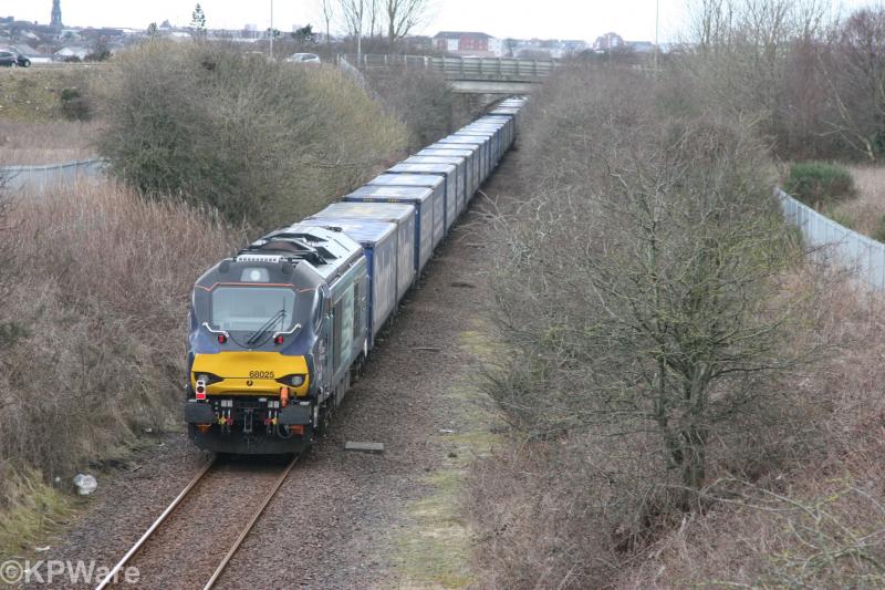 68025 Heathfield 310318: 68025 passes Heathfield on the rear of 4S43 Daventry to Elderslie, Tesco Express. Photo of 68025 Heathfield 310318