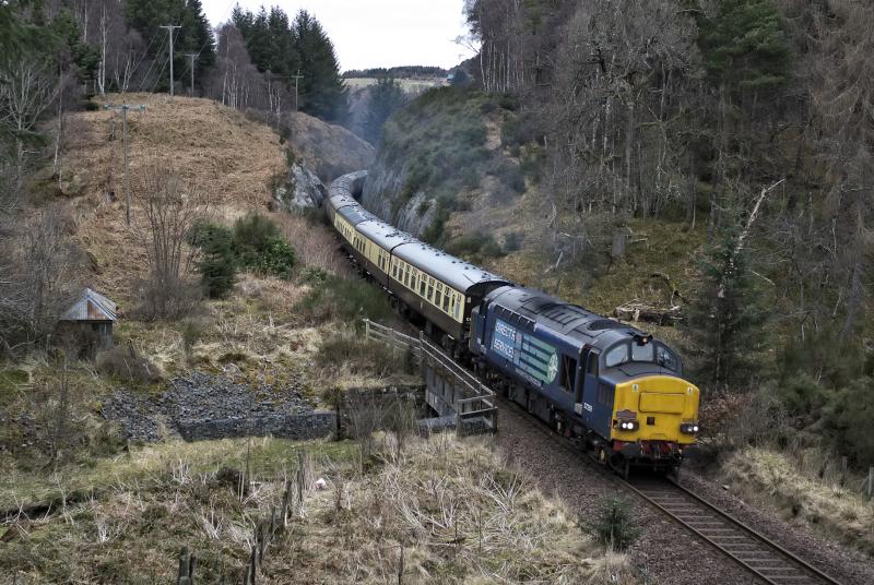 PATHFINDER TOURS EASTER CHIEFTAIN 31.3.18 (4).jpg: 37259 GRINDING ITS WAY UP MULBEN BANK WITH THE EASTER CHIEFTAIN TOUR.12 COACHES AND 37605 IDLING AT THE REAR . Photo of PATHFINDER TOURS EASTER CHIEFTAIN 31.3.18 (4).jpg