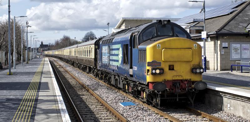 PATHFINDER TOURS EASTER CHIEFTAIN 31.3 .18(1).jpg: 37259 PLUS 12 COACHES AND 37605 ON THE TAIL DRIFTS SLOWLY INTO ELGIN WITH THE INVERNESS TO INVERURIE PATHFINDERS TOUR TRAIN Photo of PATHFINDER TOURS EASTER CHIEFTAIN 31.3 .18(1).jpg