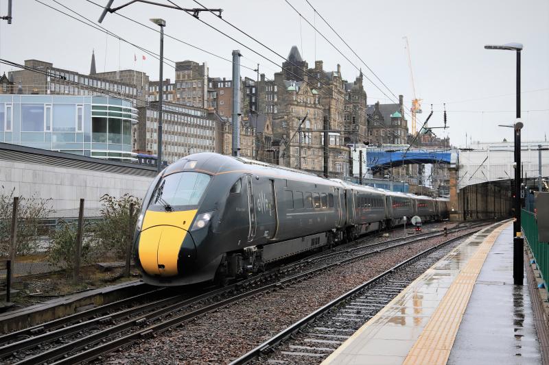 5X71: 800004 leaving Plat 9 Waverley on 5X71 15.35 Edinburgh to Doncaster Carr on 30/03/2018 Photo of 5X71