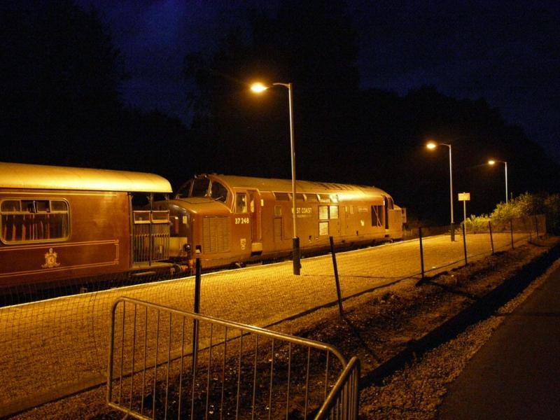 37248 at Spean Bridge: 37248 at Spean Bridge with the overnight stop of the Royal Scotsman tour train. Photo of 37248 at Spean Bridge