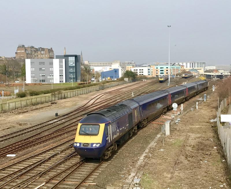 Photo of 43021 43132 5T04 150418 Dundee 