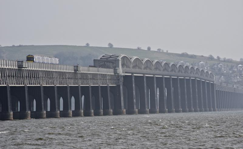 170405 15.4.18.jpg: APPROACHING DUNDEE ON A RATHER MISTY AFTERNOON Photo of 170405 15.4.18.jpg