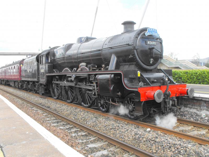 Leander on Forth Circle at Stirling: 45690 taken during this afternoon's stop in Stirling station. Photo of Leander on Forth Circle at Stirling