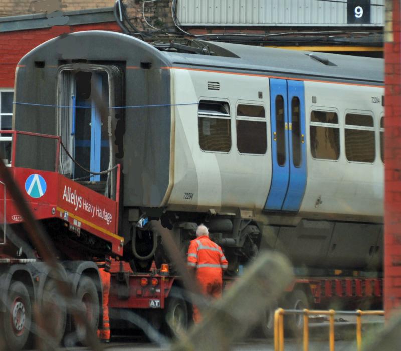 72284 Being off loaded: 72284 of 365523 Just being off loaded into ZH Sunday 2018-04-22 Photo of 72284 Being off loaded