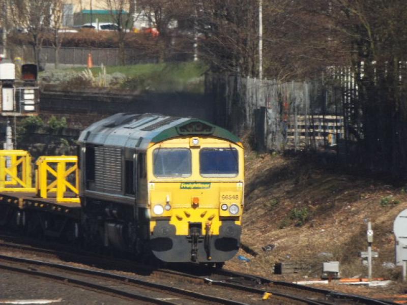 66548: 66548 leaving Dundee Tay Bridge Station. 6K55 working, Thursday the 26th of April, 2016. Photo of 66548