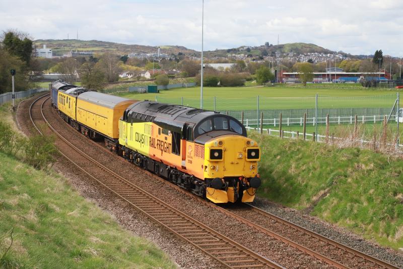 1Z37 in the Sun: 37099 + 37254 on 1Z37 10.37 Mossend Down Yard to Derby RTC passing Peffermill Playing fields on the Edinburgh Sub on 29/04/2018. At last a test train at a decent time and sun as well. Photo of 1Z37 in the Sun