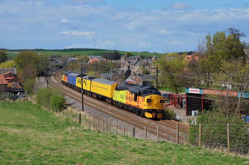 1Z37: 37099 + 37254 on 1Z37 10.37 Mossend Down Yard to Derby RTC passing East Linton on 29/04/2018. Photo of 1Z37