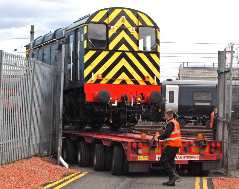 08887 Entering PO DHS: A tight turn as 08887 is taken into The Down Holding Sidings.
Got to admire the guys skill in accomplishing this
Date of arrival 2018-05-01 Photo of 08887 Entering PO DHS