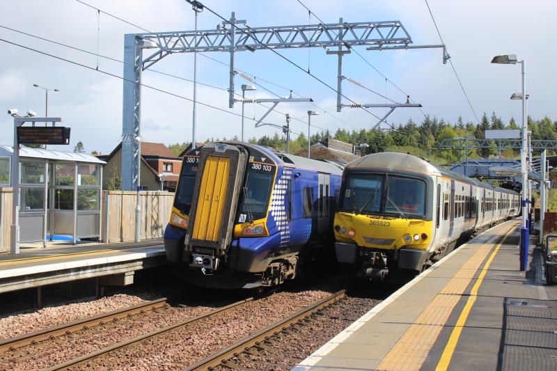 Photo of 365523 and 380103 at Falkirk High
