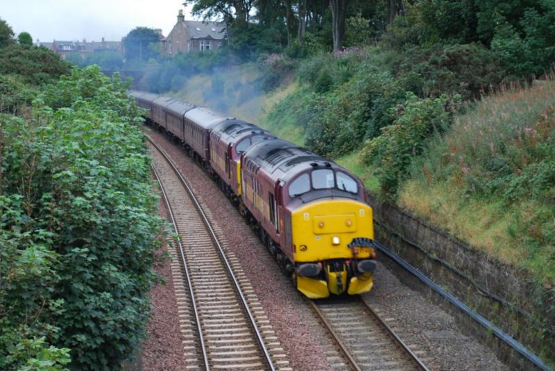 37 417/401 : 37 417/401 roar out of Arbroath with ecs Aberdeen-Bo-ness Photo of 37 417/401