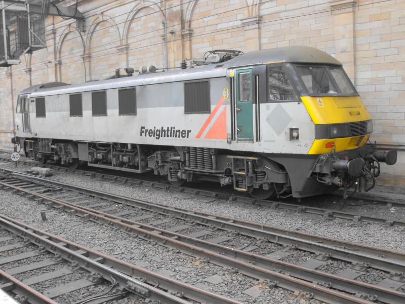 Class 90 in Edinburgh Waverley: Class 90 taken in Edinburgh Waverley on Saturday 26th May 2018. Photo of Class 90 in Edinburgh Waverley
