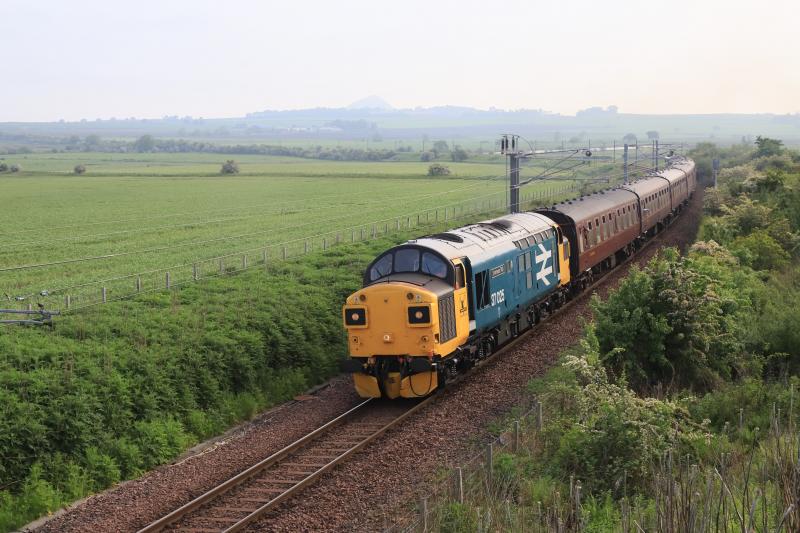 1Z93 at Drem Jct: 37025 on 1Z93 08.10 Edinburgh to Millerhill via North Berwick approaching Drem Jct on 01/06/2018 Photo of 1Z93 at Drem Jct
