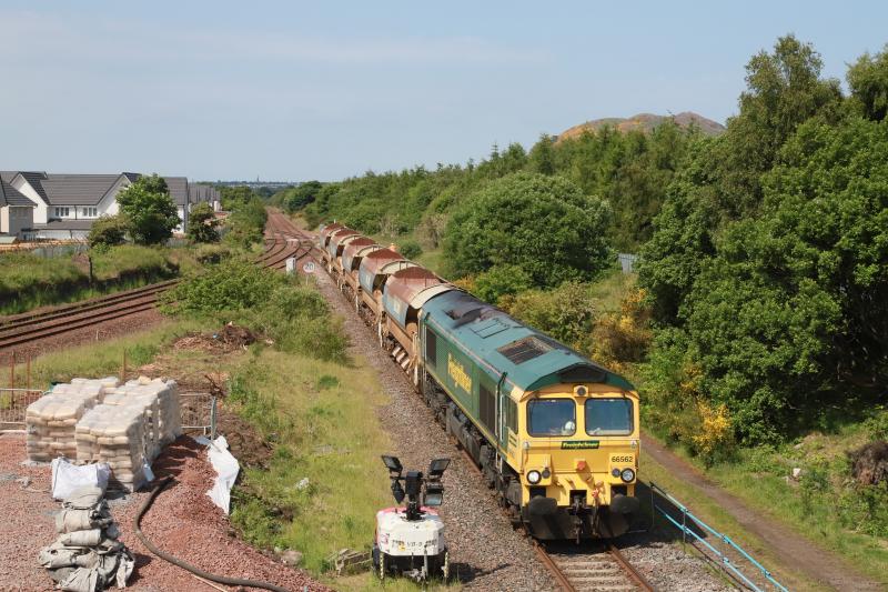 6K28: 66562 on 6K28 05.20 Montrose to Millerhill reversing towards Niddrie West Jct, the man in the orange jacket checking progress at the rear on 08/06/2018 Photo of 6K28